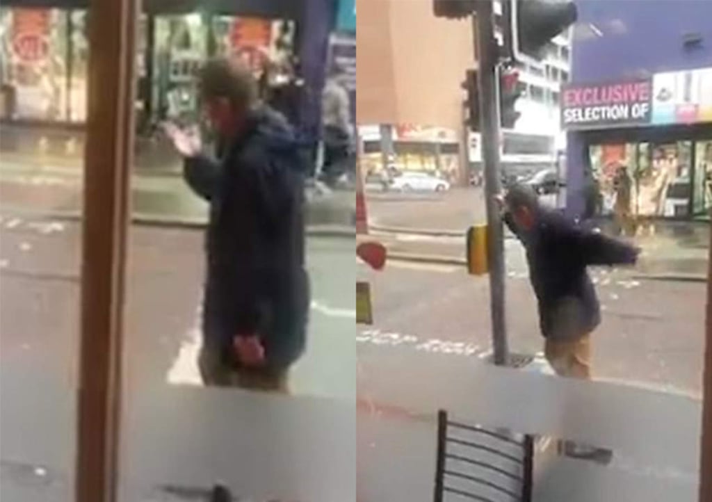 Se agarra a golpes... con un poste