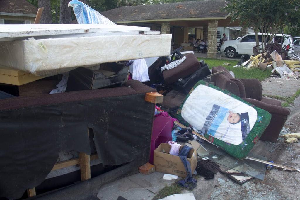 Comienzan indocumentados de Houston a superar desastres de Harvey