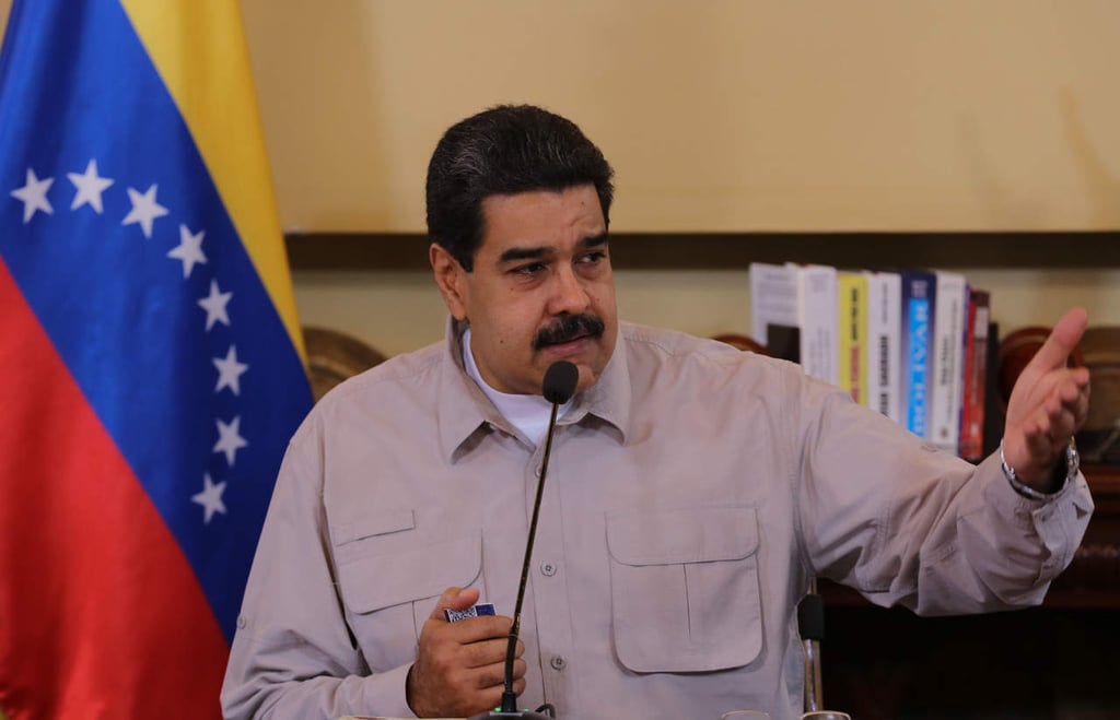 Pide Maduro a militares máxima lealtad, fusiles y tanques aceitados