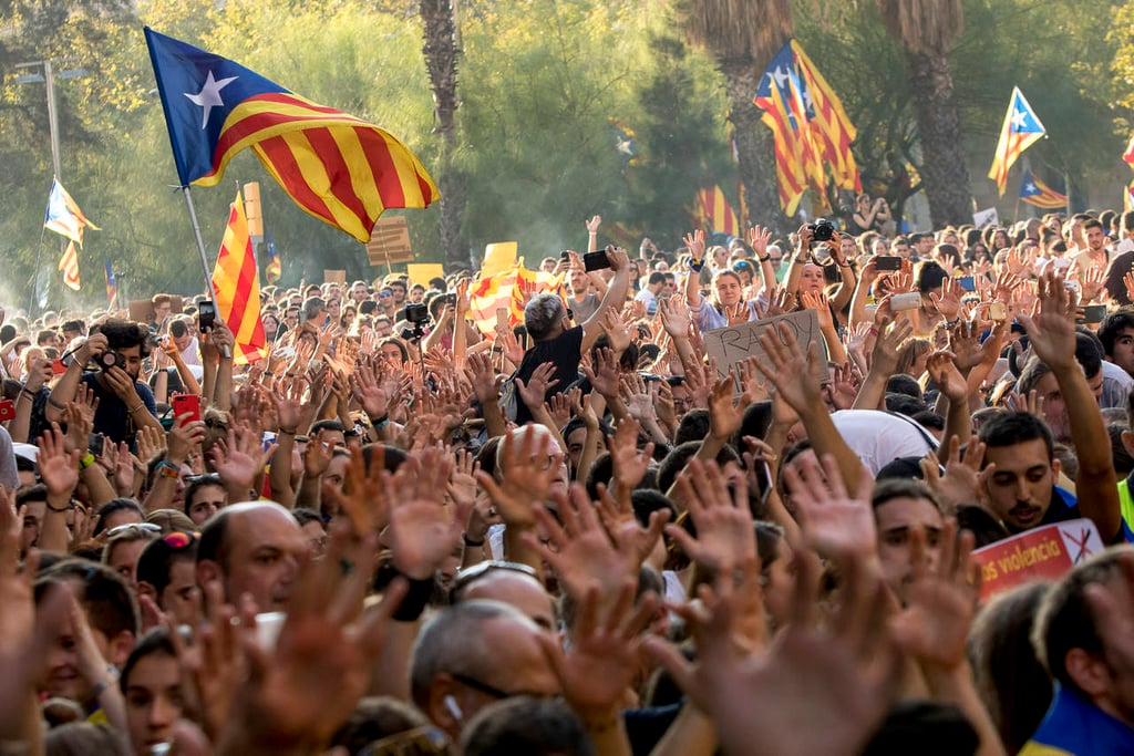 Parlamento catalán podría aprobar declaratoria de independencia el lunes