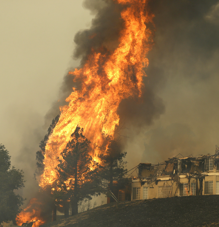 Incendios dejan 10 muertos en California