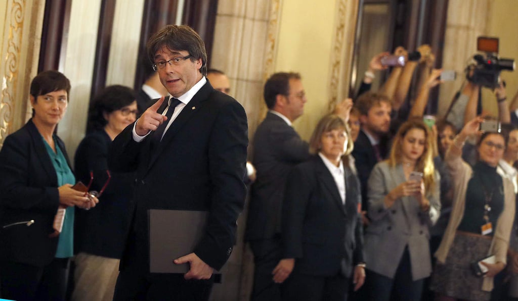 Discurso de Puigdemont sobre Cataluña se retrasa en medio de gran expectación