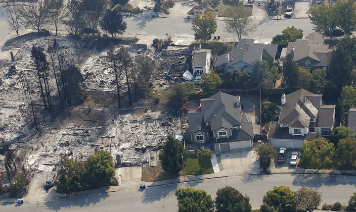 Sigue la ola de incendios en California: 17 muertos