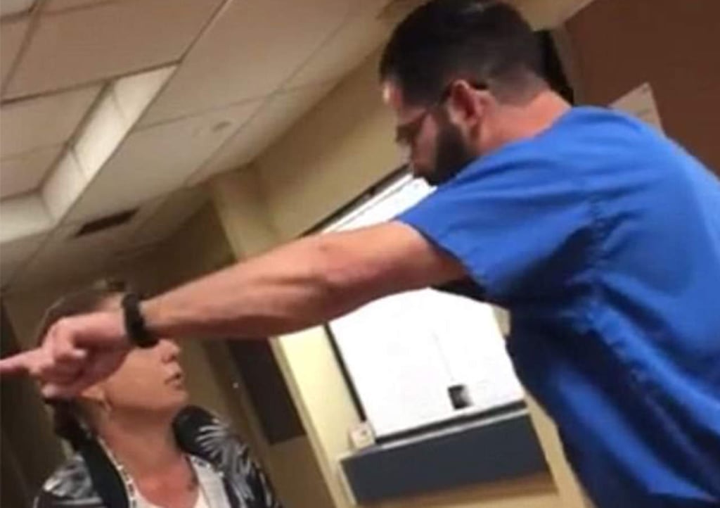 Doctor corre violentamente a paciente de su consultorio