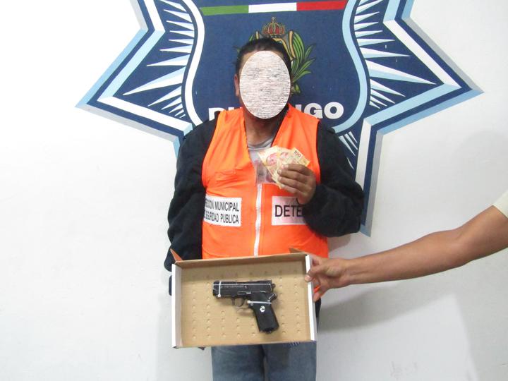 Con pistola de postas robó una tiendita