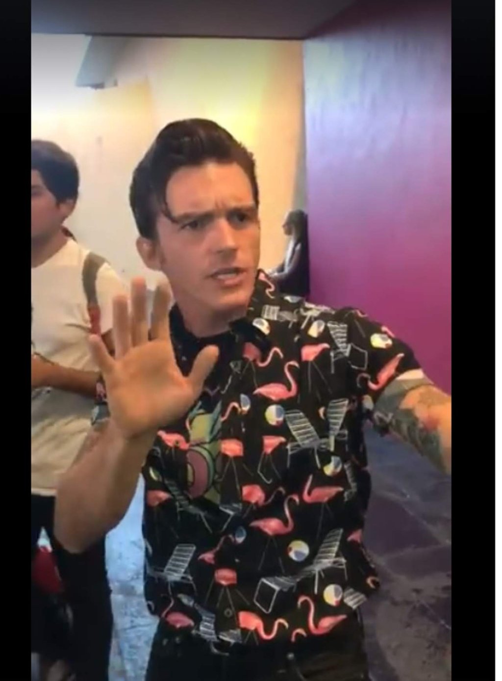 ‘Oye tranquilo viejo’; Drake Bell recrea su meme en español
