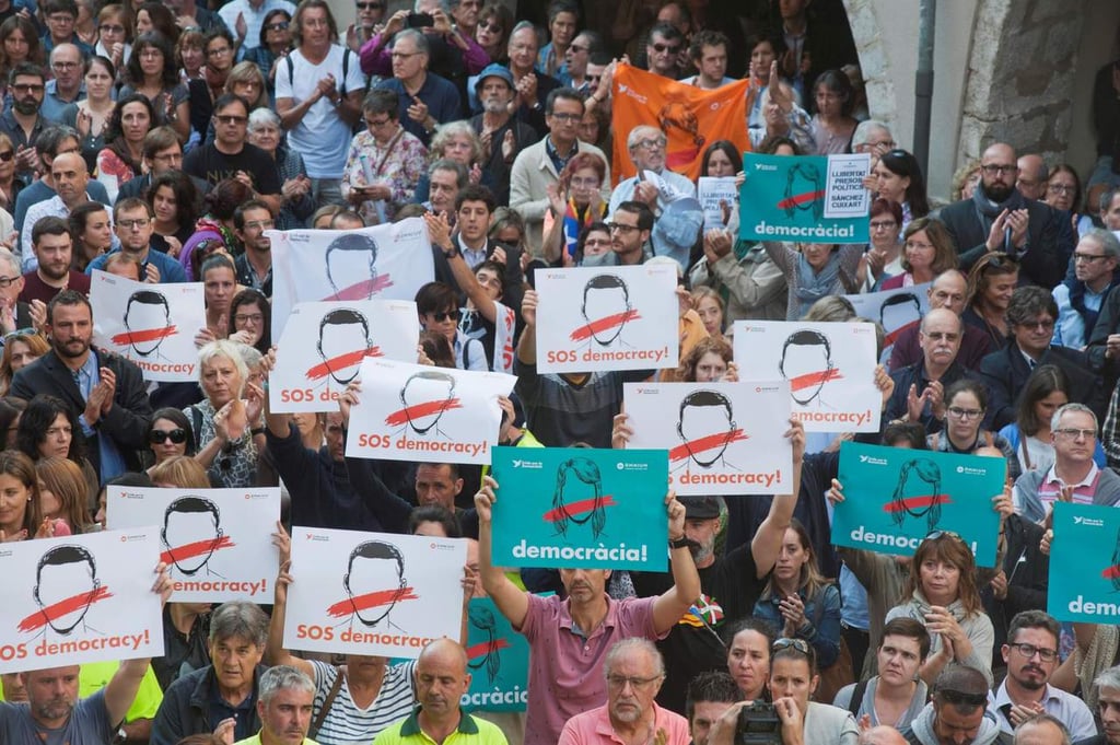 Protestan en Cataluña por arresto de dirigentes catalanes