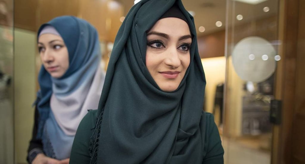 Quebec votará para prohibir servicios públicos a mujeres con hiyab