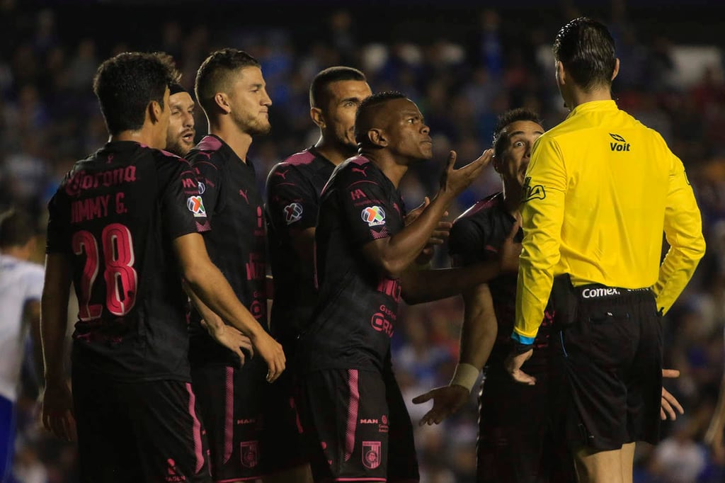 Gallos Blancos pide buenos arbitrajes