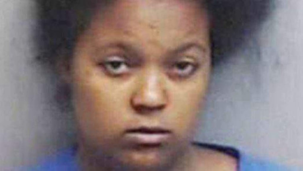 Mujer de EU mete a sus hijos a un horno y los quema vivos