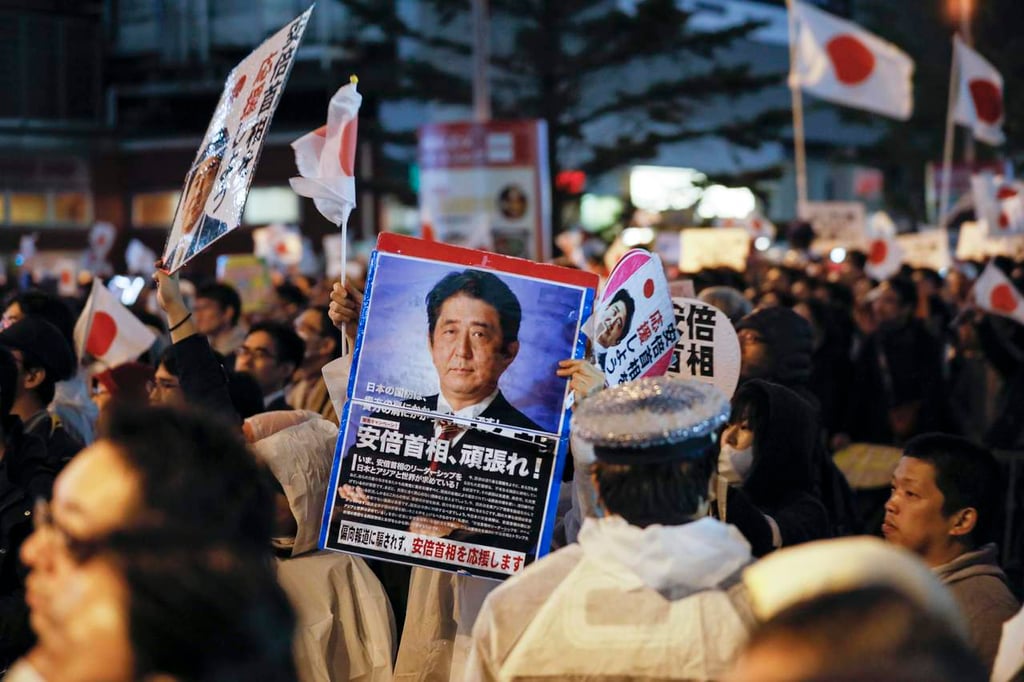 Abren colegios electorales en Japón; Abe está como favorito