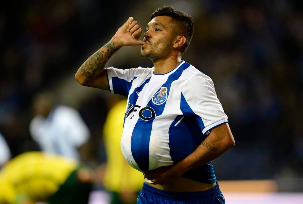 Corona anota en la goleada de Porto 6-1 a Paços de Ferreira