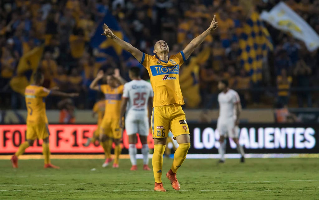 Tigres derrota 3-0 a Toluca y se acerca a liguilla