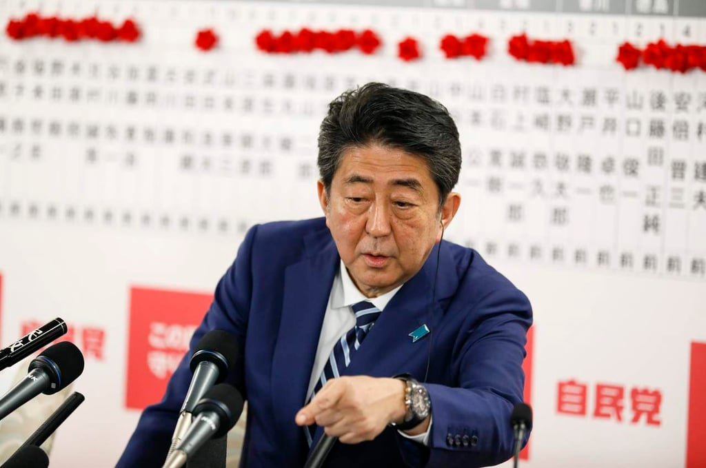 Shinzo Abe arrasa en elecciones en Japón