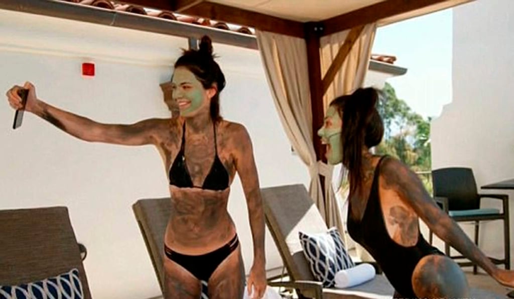 Kourtney y Kendall Kardashian disfrutan día 'relax'