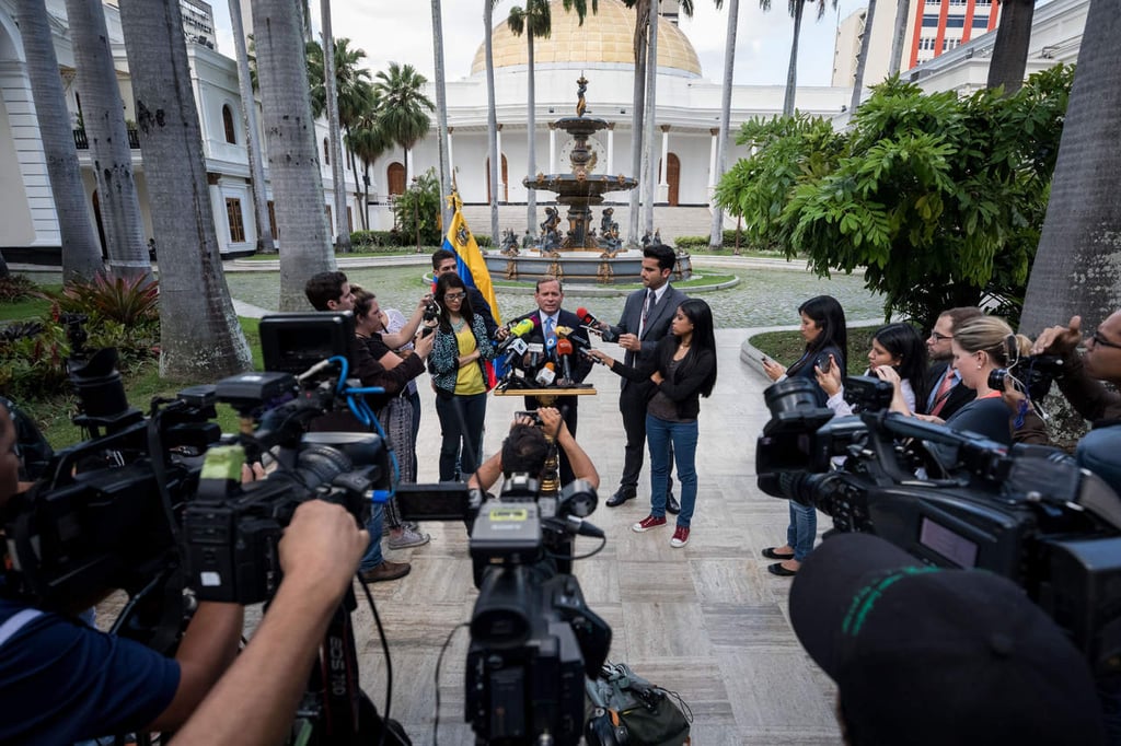 Se fractura oposición venezolana tras jurar 4 gobernadores ante la ANC