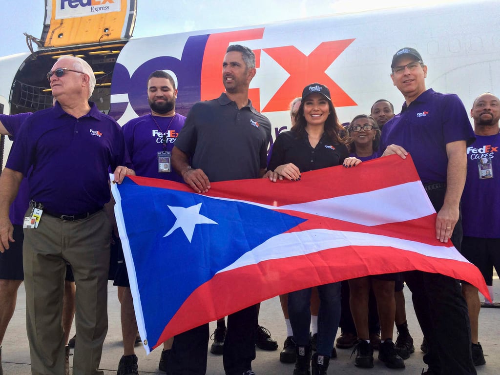 Excátcher Jorge Posada entrega ayuda a Puerto Rico