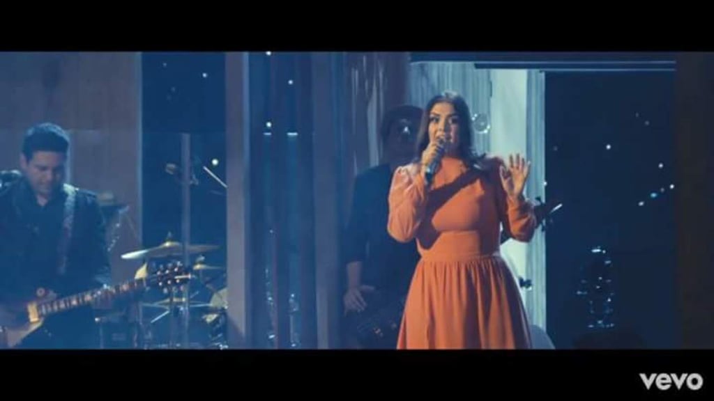 Arrasa Yuridia con Amigos no por favor