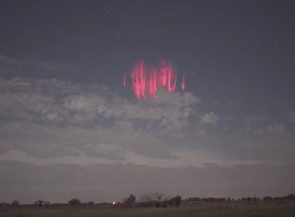 Raro fenómeno espacial ilumina el cielo de EU