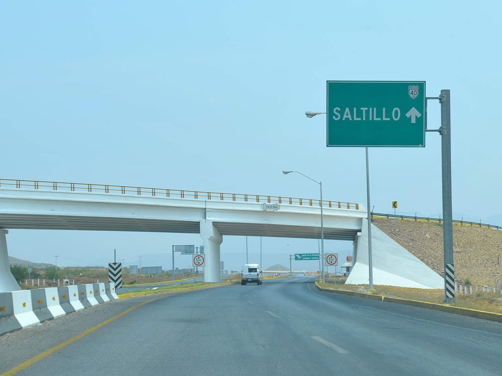 Asaltan en la Torreón-Saltillo camión con turistas duranguenses; iban a McAllen