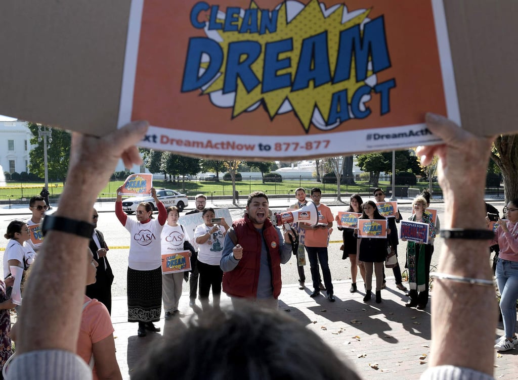 Indocumentados piden ante Casa Blanca vía hacia ciudadanía este año