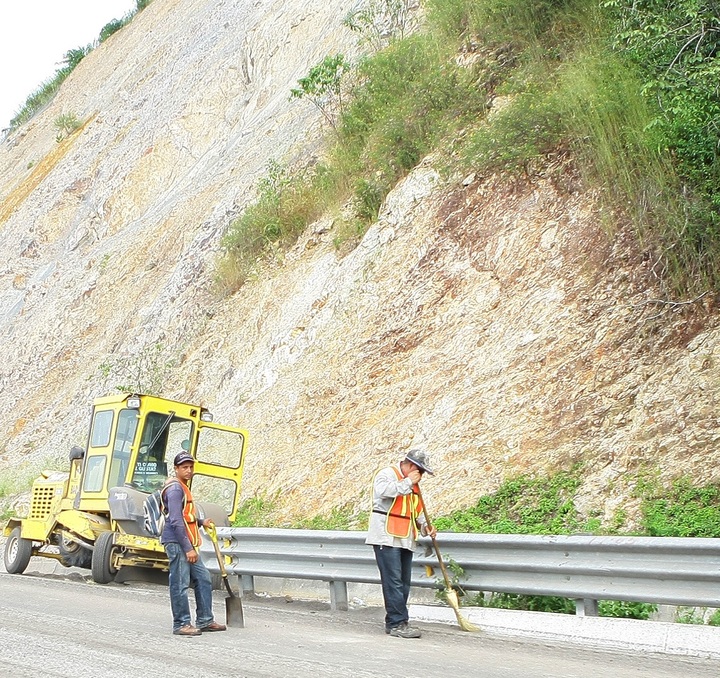 Sin concluir, obra en la supercarretera