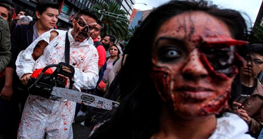 Al menos 10 mil 'zombies' llegan al Zócalo capitalino