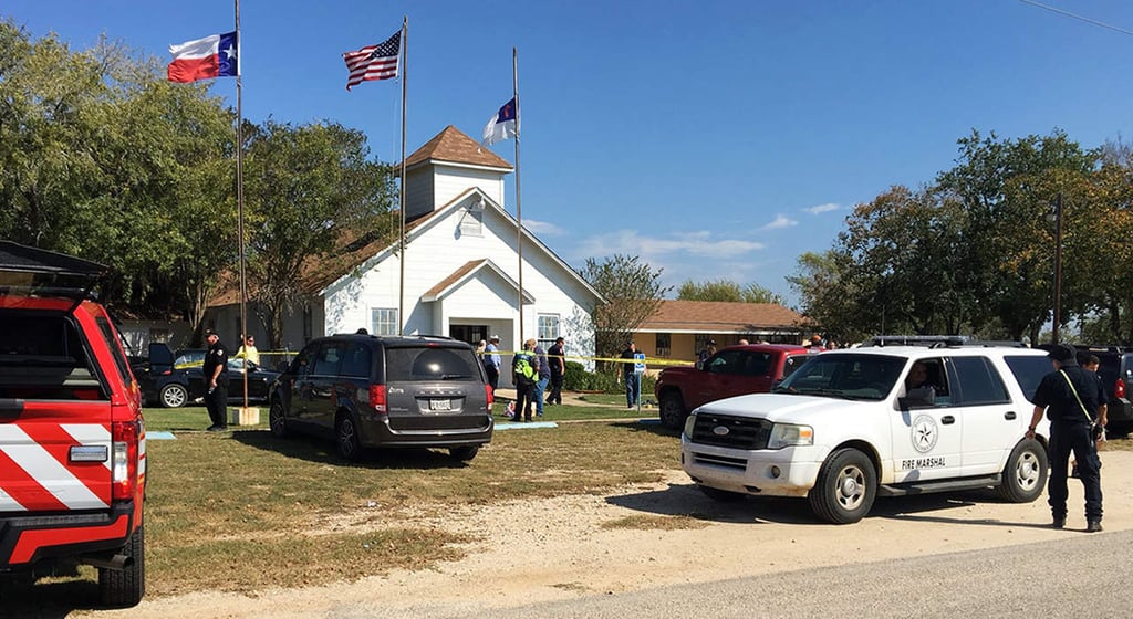 Tiroteo en iglesia de Texas deja al menos 27 muertos