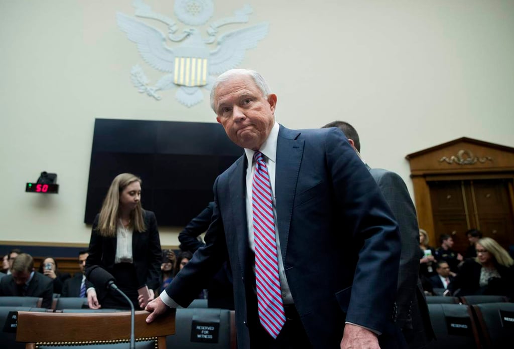 Sessions dice no haber revisado informe del FBI sobre extremistas negros