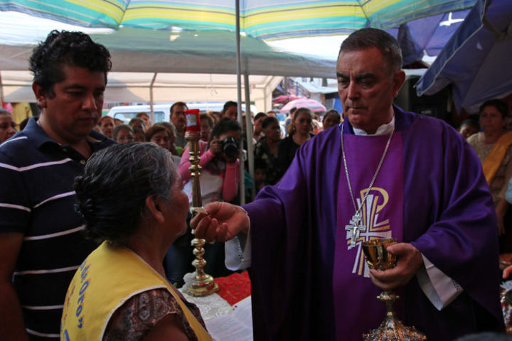 Obispo admite que dialoga con narcos; 'buscar la paz no es delito'