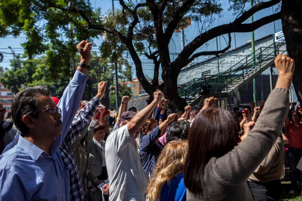 Se suman damnificiados y organizaciones a protesta en el Zócalo
