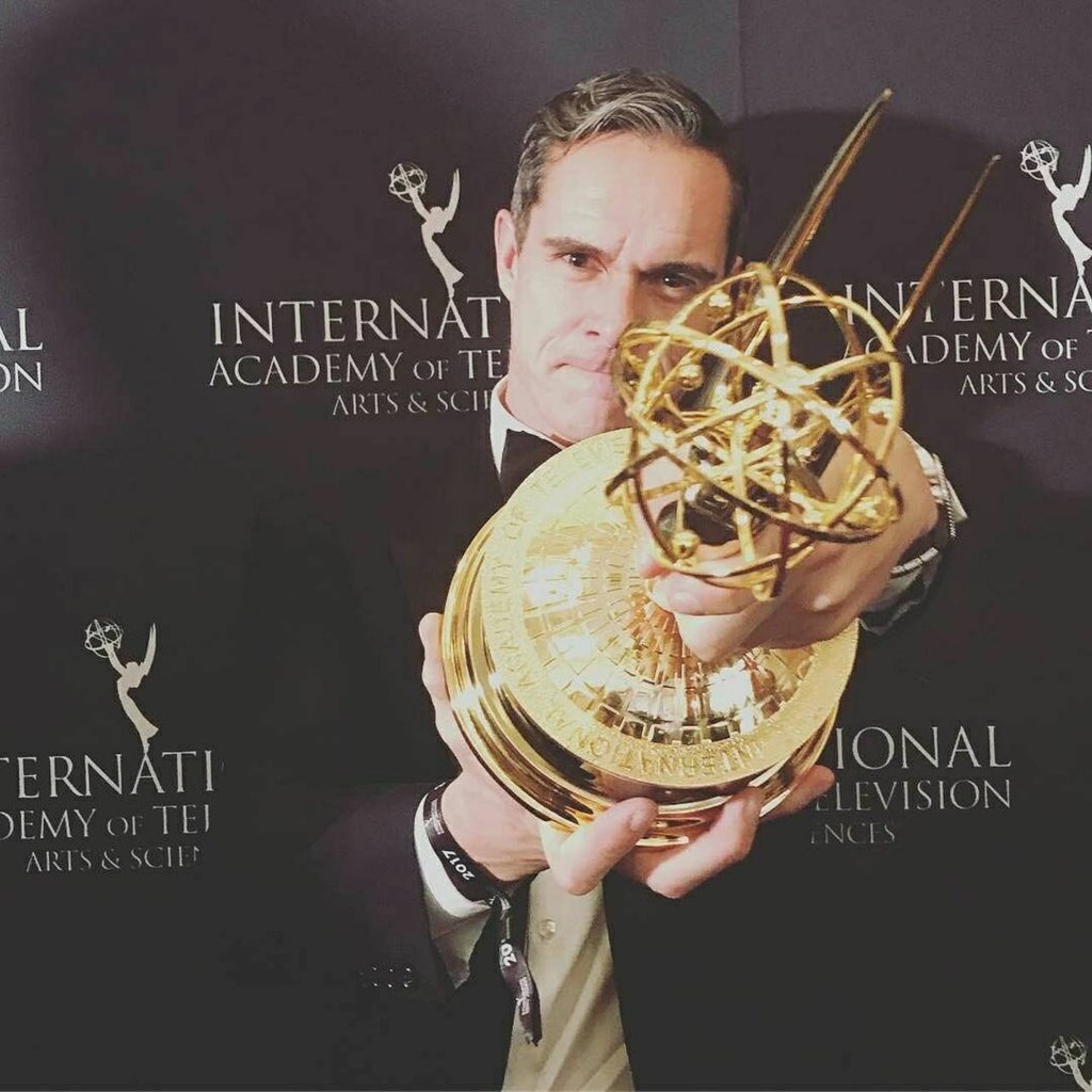 Sr. Ávila gana el Emmy Internacional
