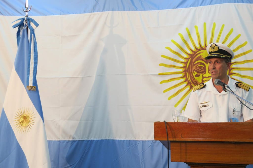 Armada de Argentina confirma explosión en zona de submarino