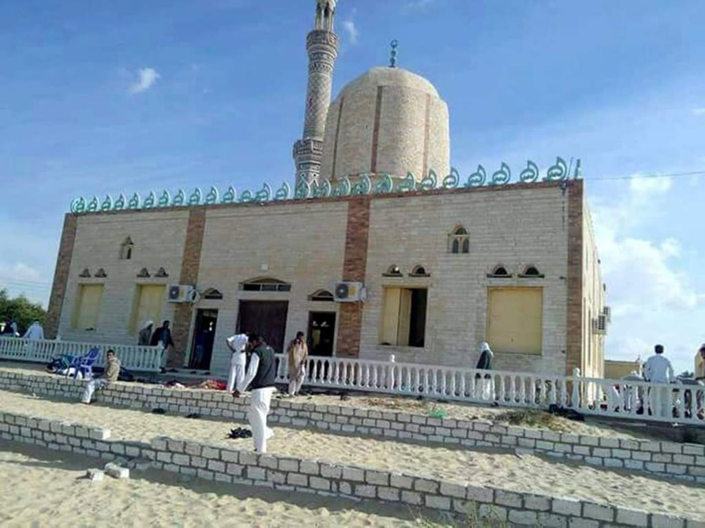 Ataque terrorista en mezquita deja 184 muertos en el Sinaí egipcio