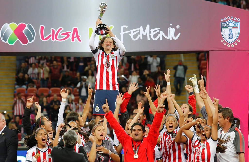 Se corona Chivas como primer campeón del futbol femenil en México