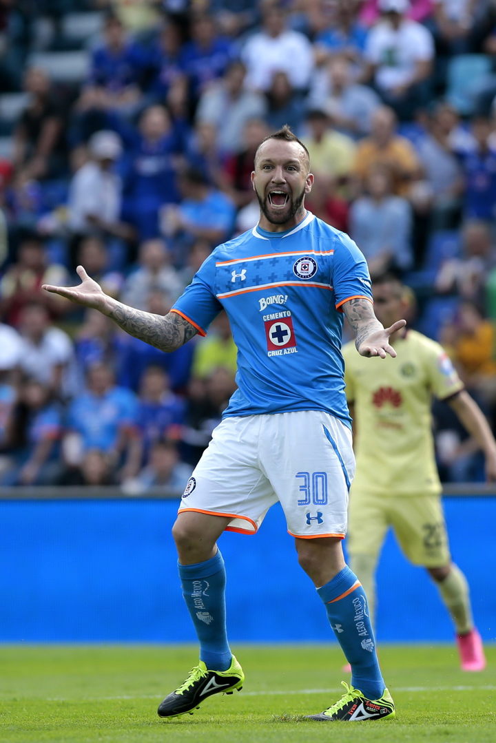 Vuoso jugará futbol en arena