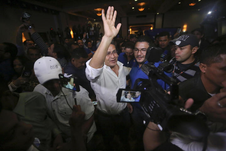 Hernández se declara reelecto