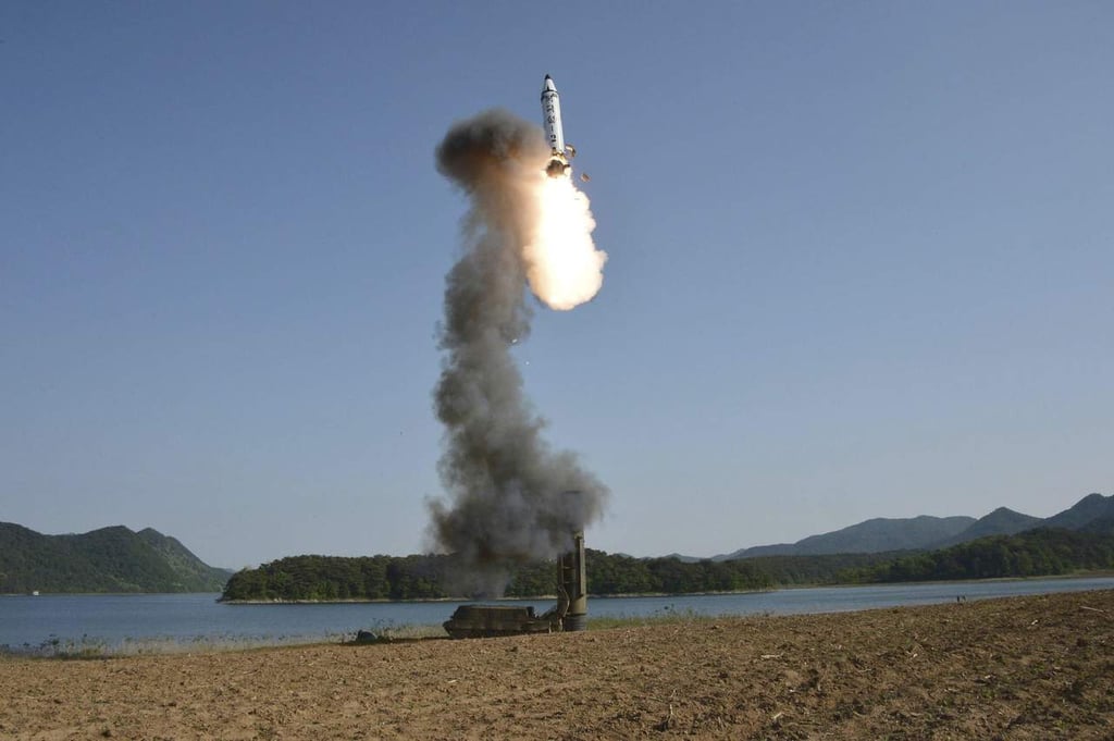 Intercepta Japón señales de radio de posible lanzamiento norcoreano