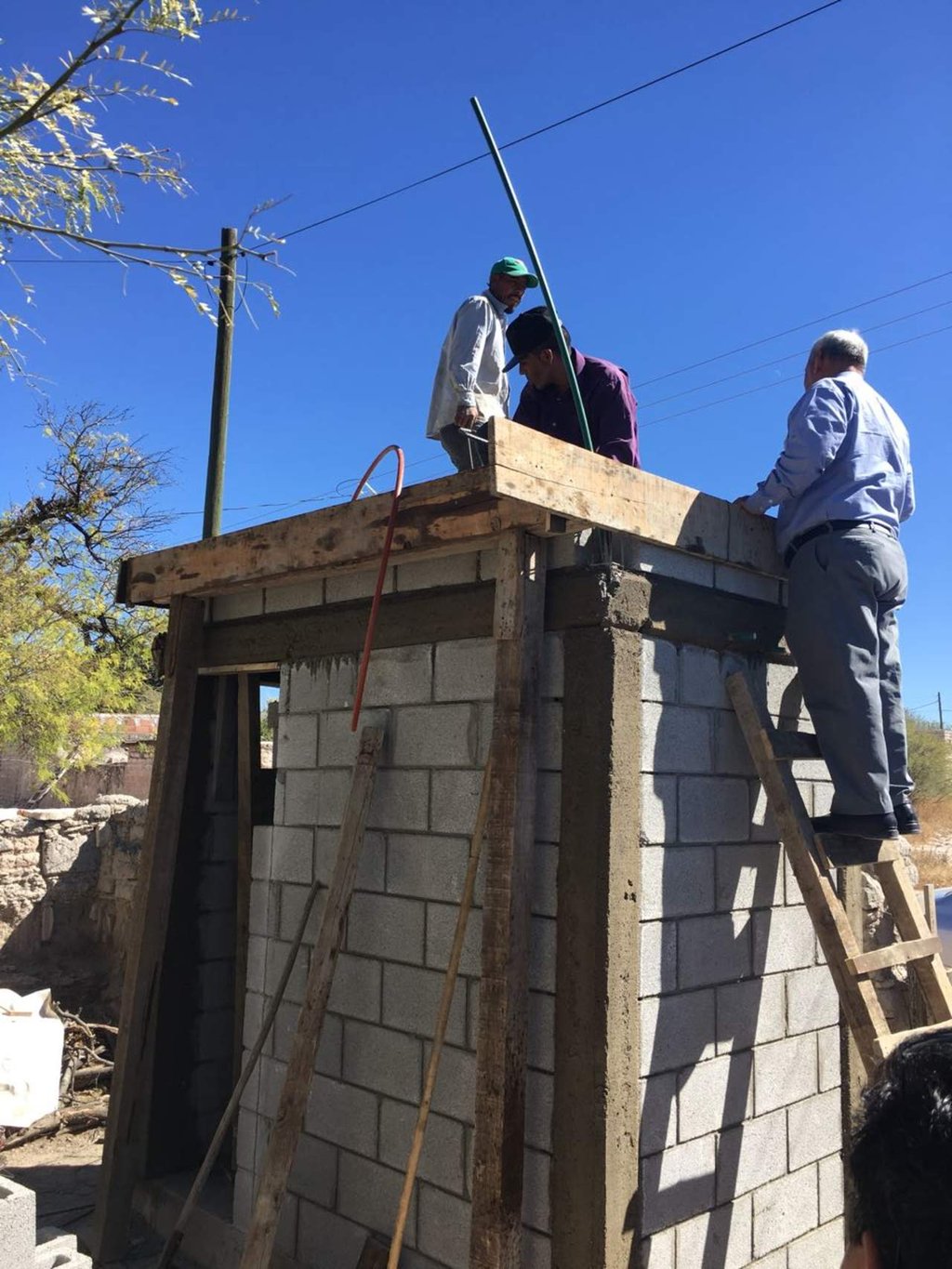 Coesvi construye 196 baños en La Laguna de Durango