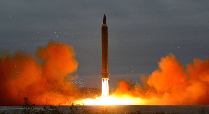 Norcorea desafía a Trump con misil