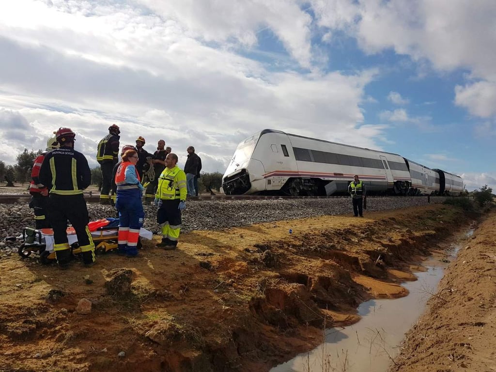 Descarrilamiento de tren en Sevilla deja 21 heridos