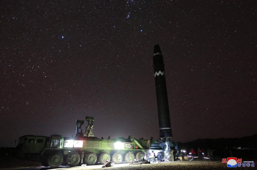 Corea del Norte presume imágenes de misil que alcanzaría a EU