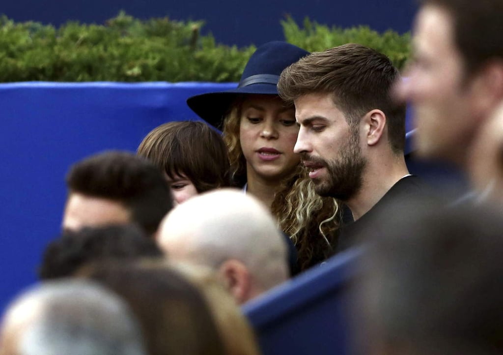 Captan a Piqué junto a varias mujeres mientras Shakira sigue enferma