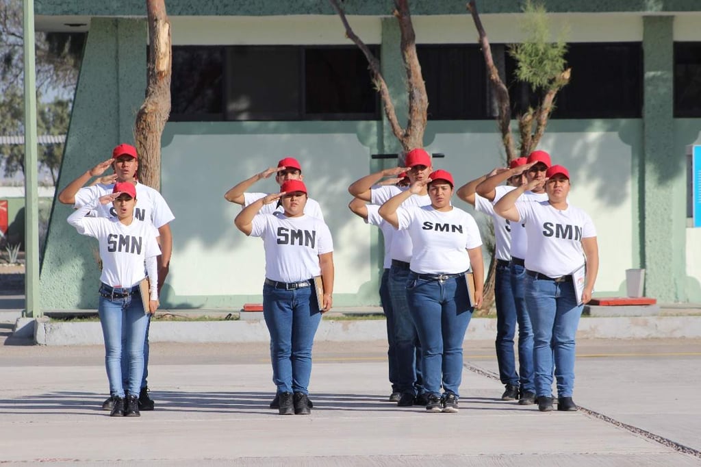 Entregan cartillas militares en Torreón