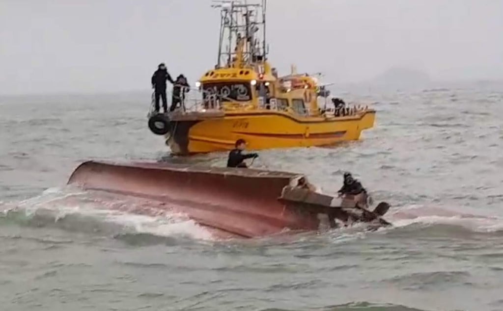 Pesquero surcoreano se hunde y deja 7 muertos y 3 desaparecidos