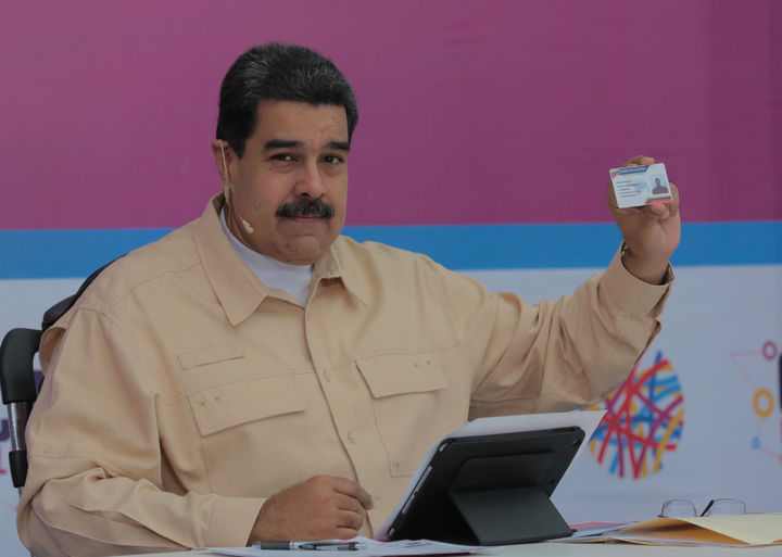 Maduro invita a opositores a dialogar
