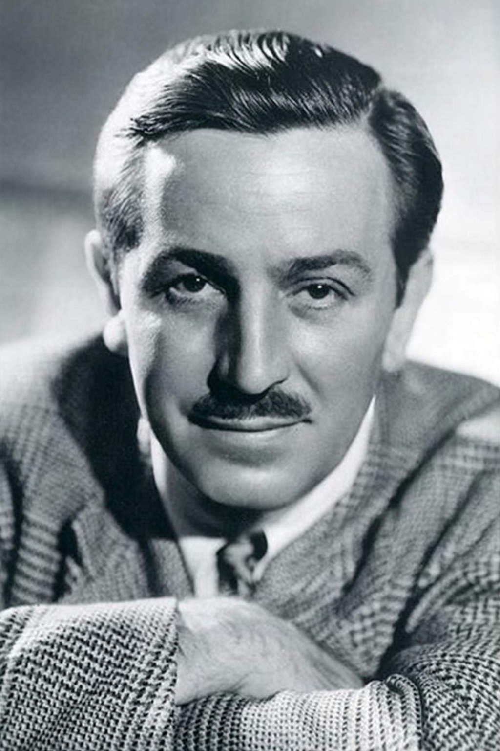1901: Inicia la vida de Walt Disney, famoso productor, director, guionista y animador estadounidense