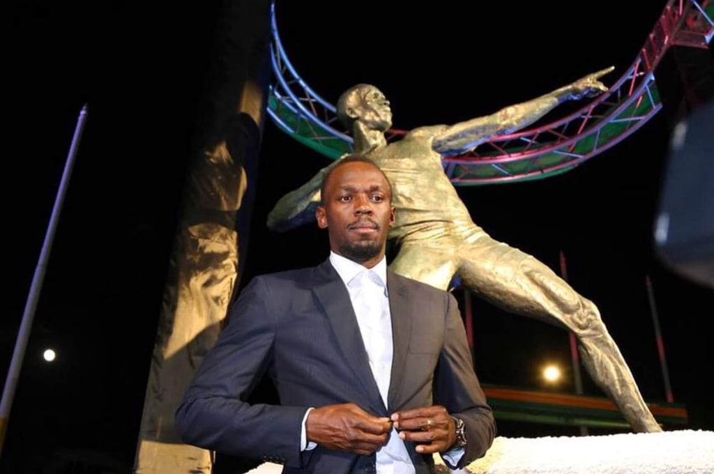 Resplandece estatua de Usain Bolt en Estadio Nacional de Jamaica