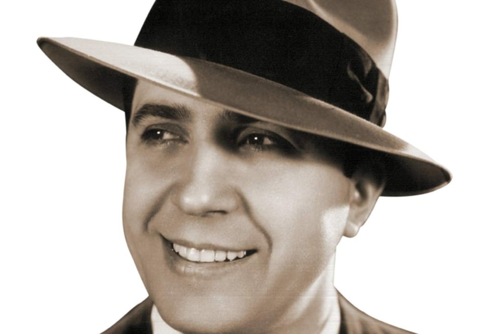 1890: Da su primer respiro Carlos Gardel, reconocido cantante, compositor y actor; en su honor se celebra el Día del Tango