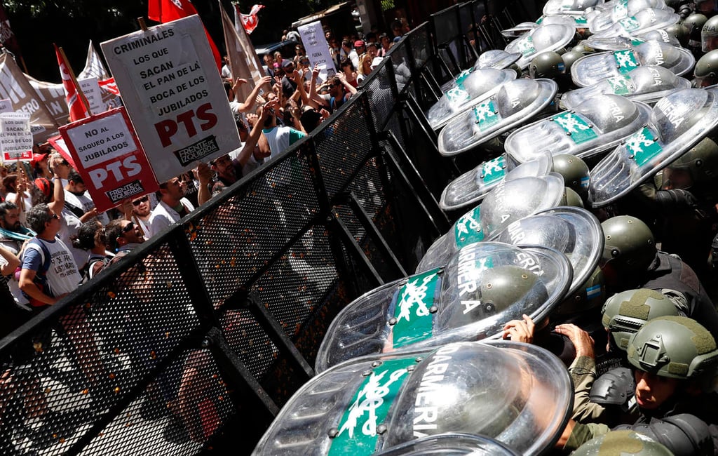 Suspenden sesión sobre reforma de pensiones en Argentina por disturbios